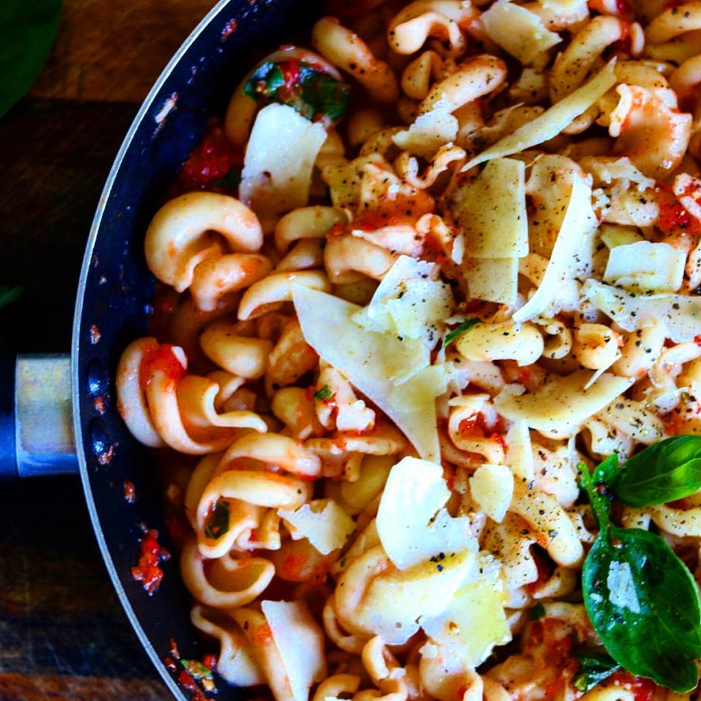 Pasta with No Cook Summer Tomato Sauce is the perfect dish for those fresh tomatoes from your garden or market. You want to use a really ripe fresh tomato... you know the kind we get during the summer that we ripen on the vines. Oh, so good!!  