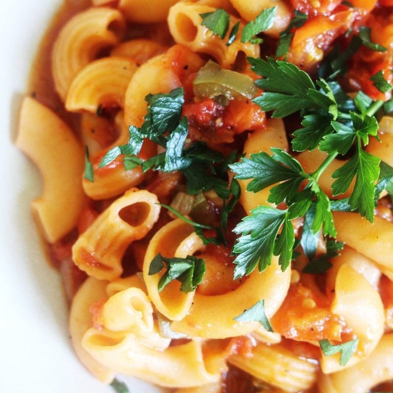 Macaroni and Fresh Tomatoes