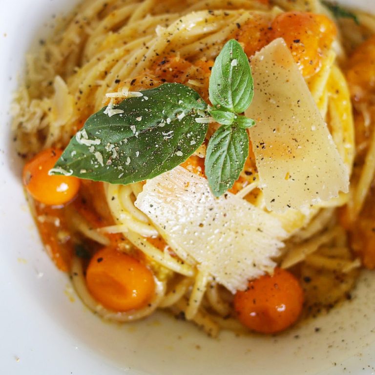 Spaghetti with Fresh Tomatoes from the Garden