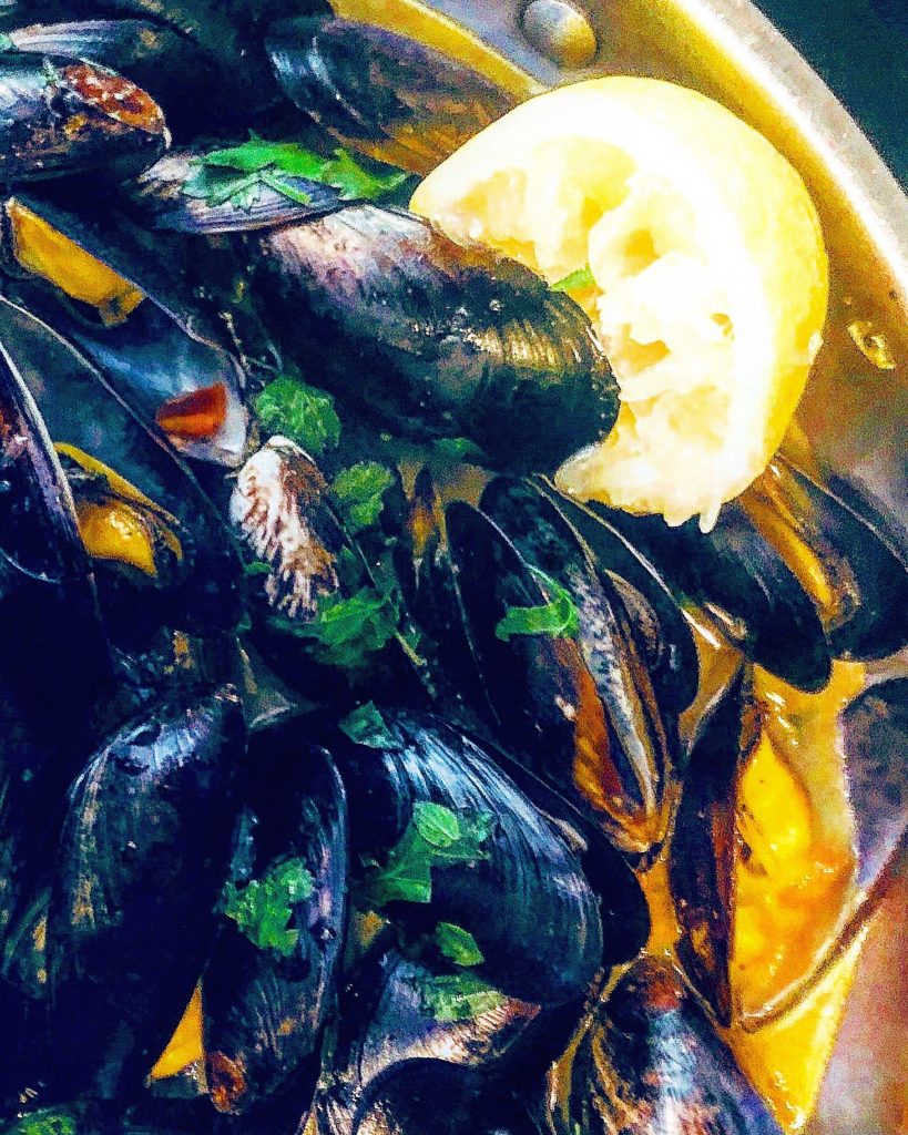 Mussels with Tomatoes, Garlic, Lemons, & Wine
