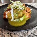 Flautas de Pollo Ahogadas En Salsa Verde